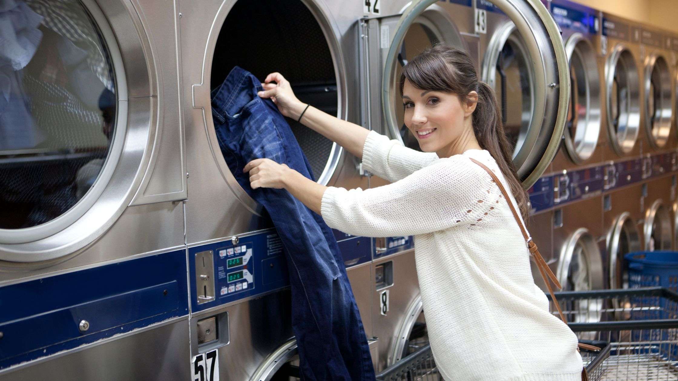 Pros and Cons of Laundromat Services